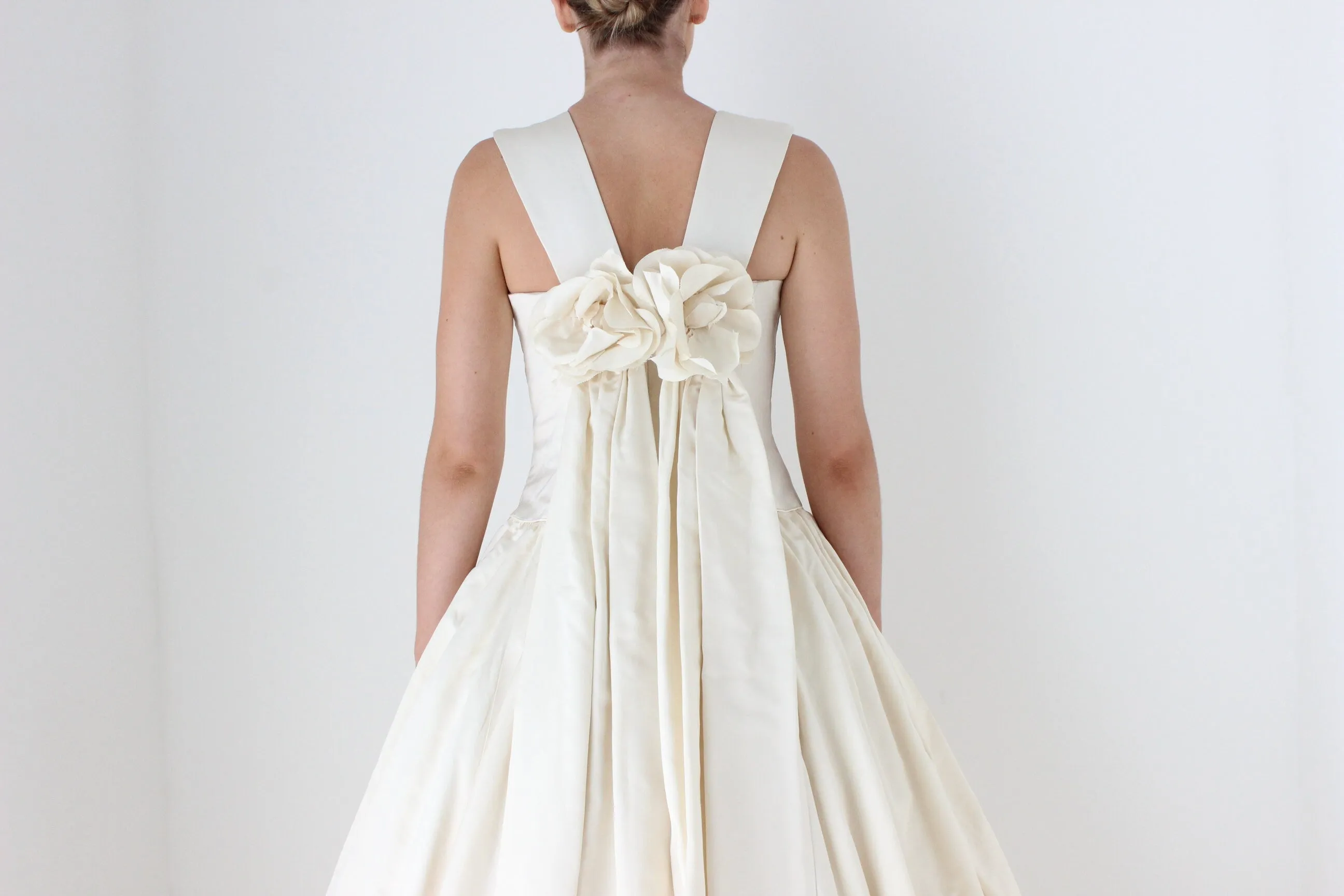 1990s Vintage Amsale Bridal Couture Cream Satin Wedding Gown w/ 3D Rosette Flowers