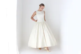 1990s Vintage Amsale Bridal Couture Cream Satin Wedding Gown w/ 3D Rosette Flowers
