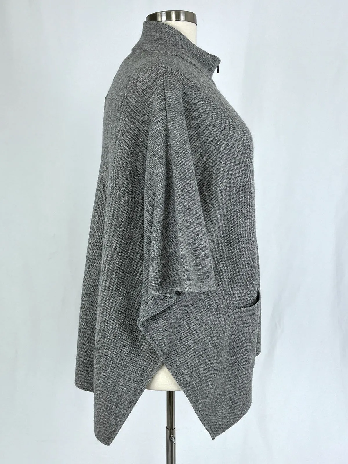 Beyond Threads Size Open Ash Gray Poncho NWT