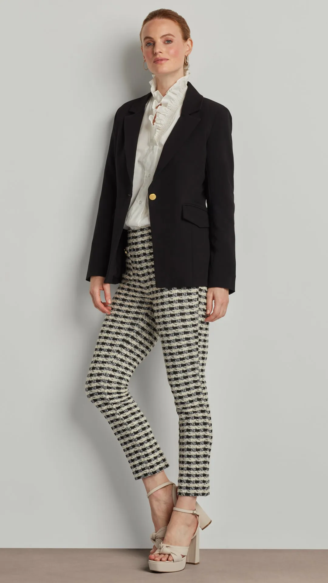 ONE-BUTTON BLAZER