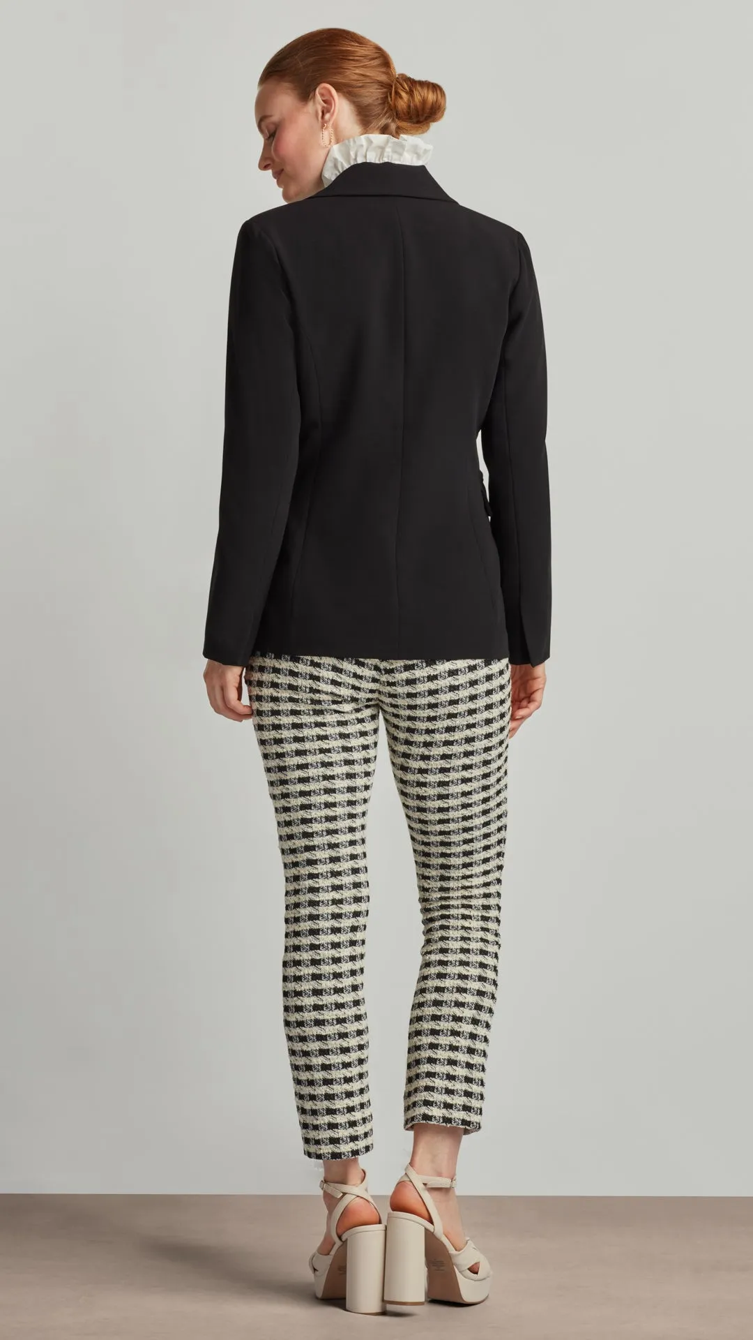 ONE-BUTTON BLAZER