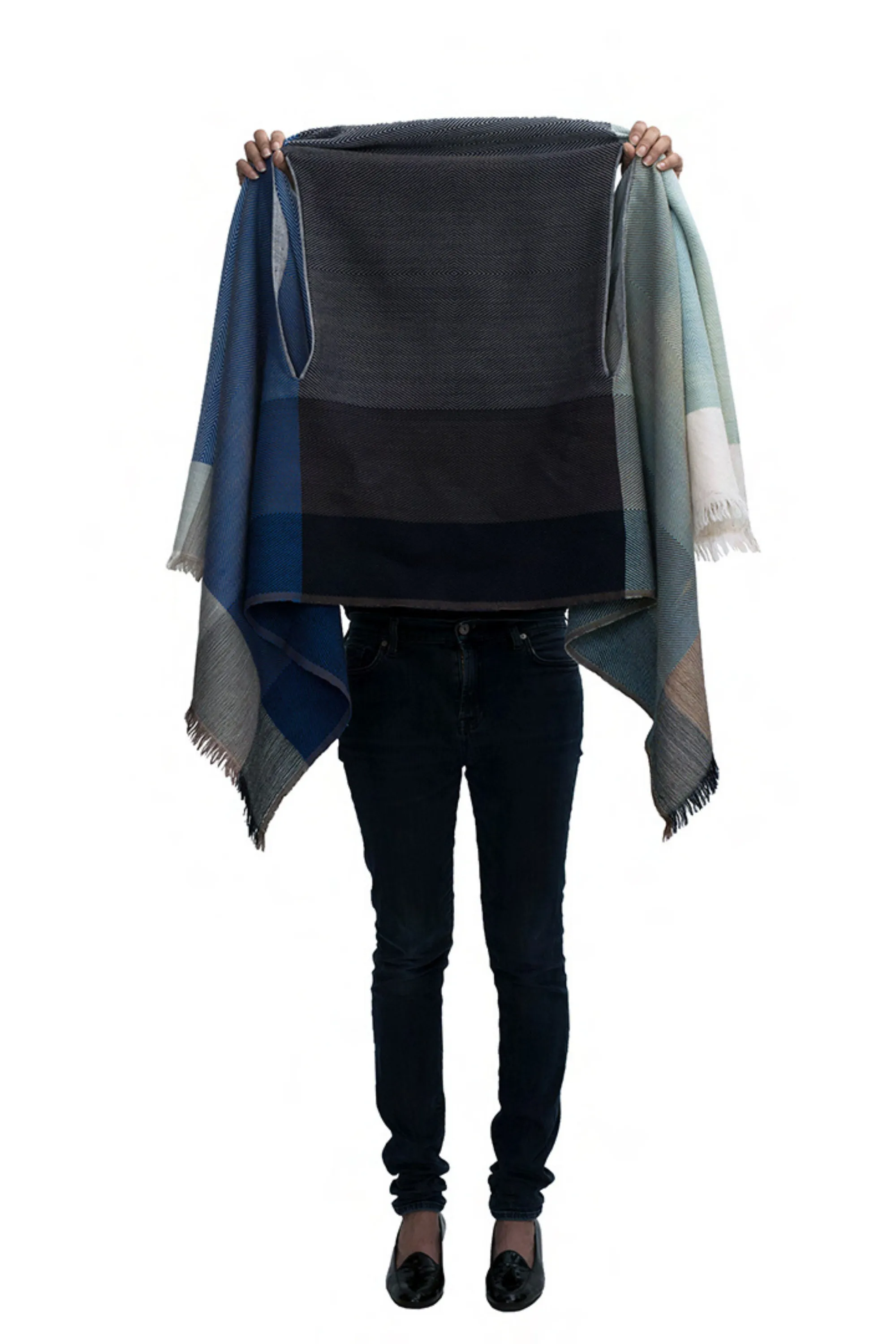 PETITE Daria Cape Danube